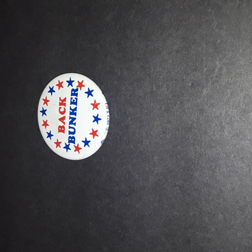 c VINTAGE 1970s BACK BUNKER 1 5/8" ALL IN THE FAMILY ARCHIE BUNKER PIN PIN…